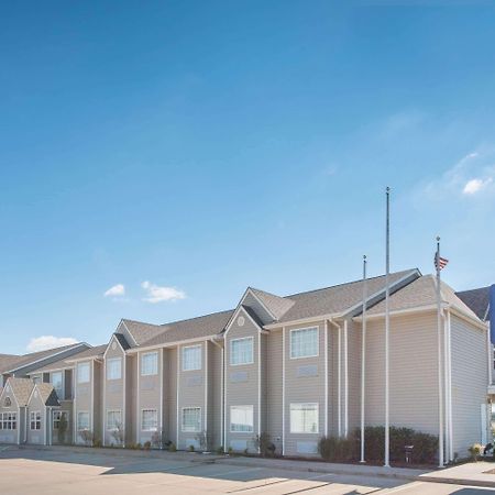 Microtel Inn & Suites By Wyndham Altus Exterior photo
